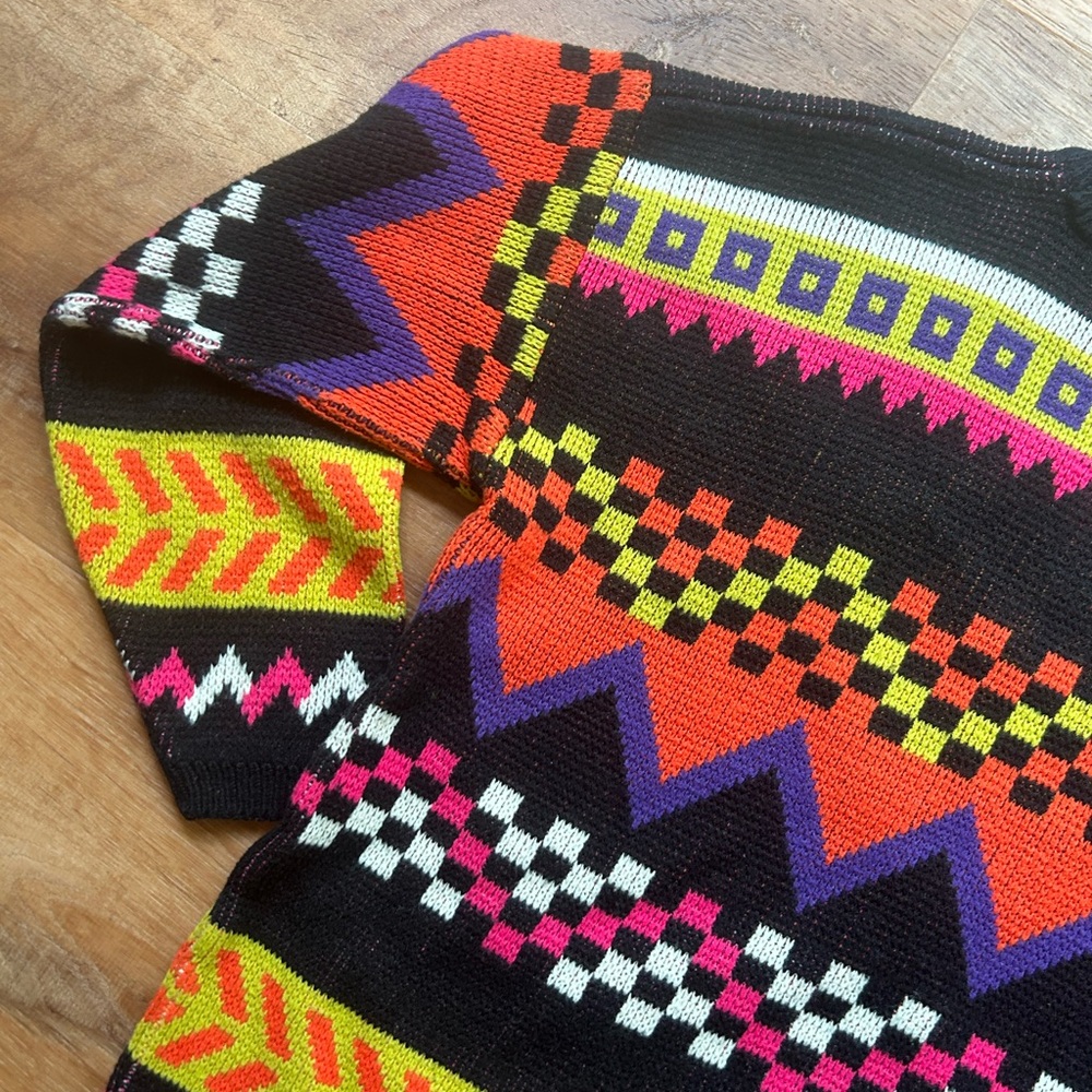 Retro Abstract Sweater - image 8